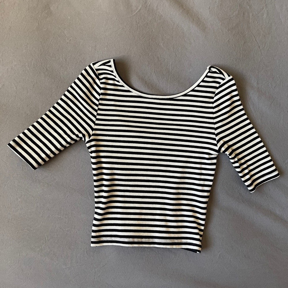 🌸 5 for $50 - F21 Low Back Half Sleeve Top